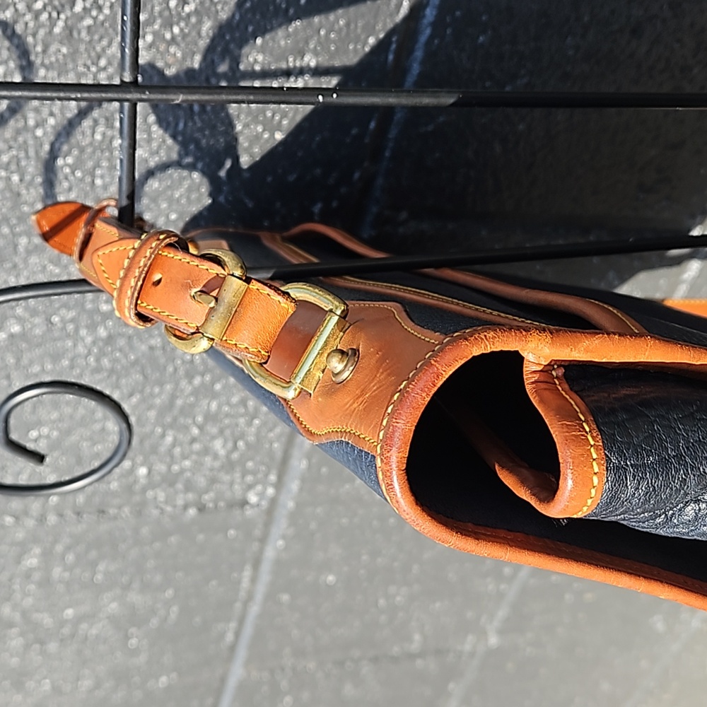 Dooney & Bourke vintage sholder bag - Picture 3 of 8